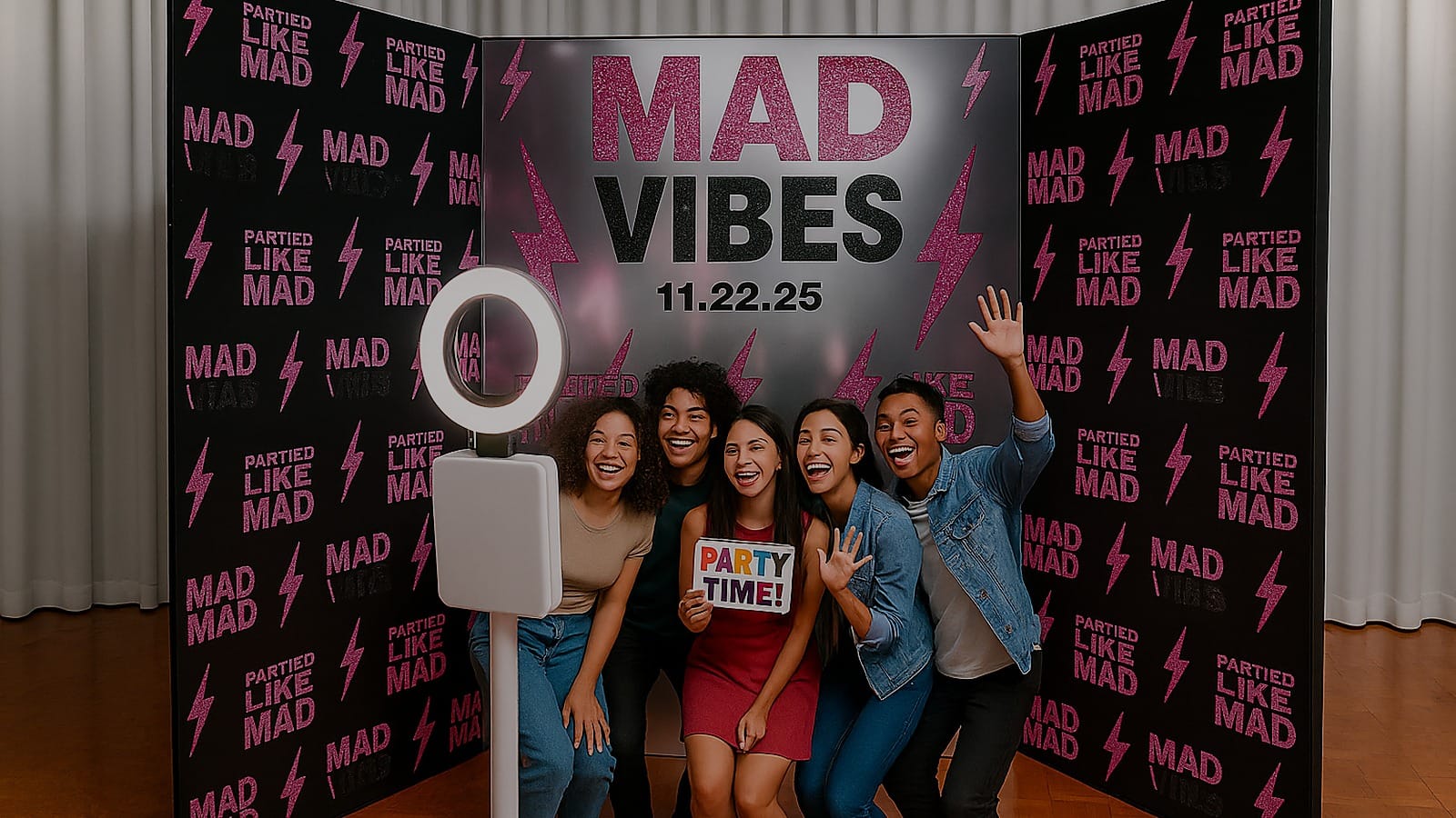 Panoramic Wall Studio – Immersive 3-Sided Photo Experience 1 Panoramic Wall Studio – 3-sided immersive photo backdrop with guests posing